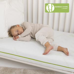 Materac wysokoelastyczny VERA 3+ - Materac dla dziecka i niemowlaka Bamboo materace lifestyle spiacy chlopiec - Materac dla dziecka i niemowlaka