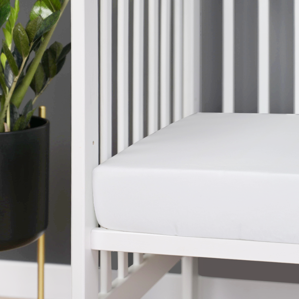 Prześcieradło-bambusowe-białe-lifestyle Przescieradlo bambusowe biale lifestyle - Materac dla dziecka i niemowlaka