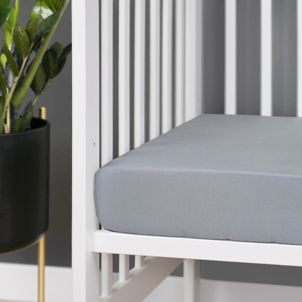 Prześcieradło-bambusowe-szare-lifestyle Przescieradlo bambusowe szare lifestyle - Materac dla dziecka i niemowlaka