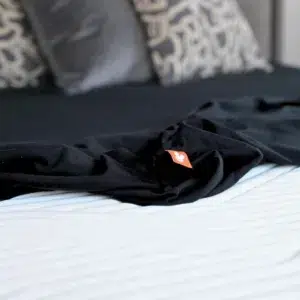 przescieradlo jersey czarne5 - Materac dla dziecka i niemowlaka