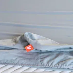 przescieradlo jersey szare4 - Materac dla dziecka i niemowlaka