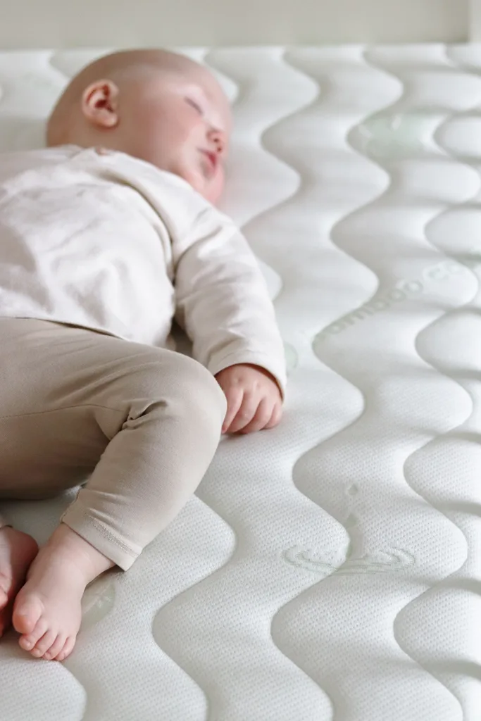 Materac do łóżeczka Bezpieczny Maluch - Materac dla dziecka i niemowlaka Lifstyle bamboo chlopiec kadr na nogi i krople - Materac dla dziecka i niemowlaka