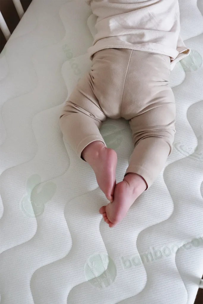 Materac do łóżeczka Bezpieczny Maluch - Materac dla dziecka i niemowlaka Lifstyle bamboo chlopiec kadr na napis bamboo i krolika - Materac dla dziecka i niemowlaka